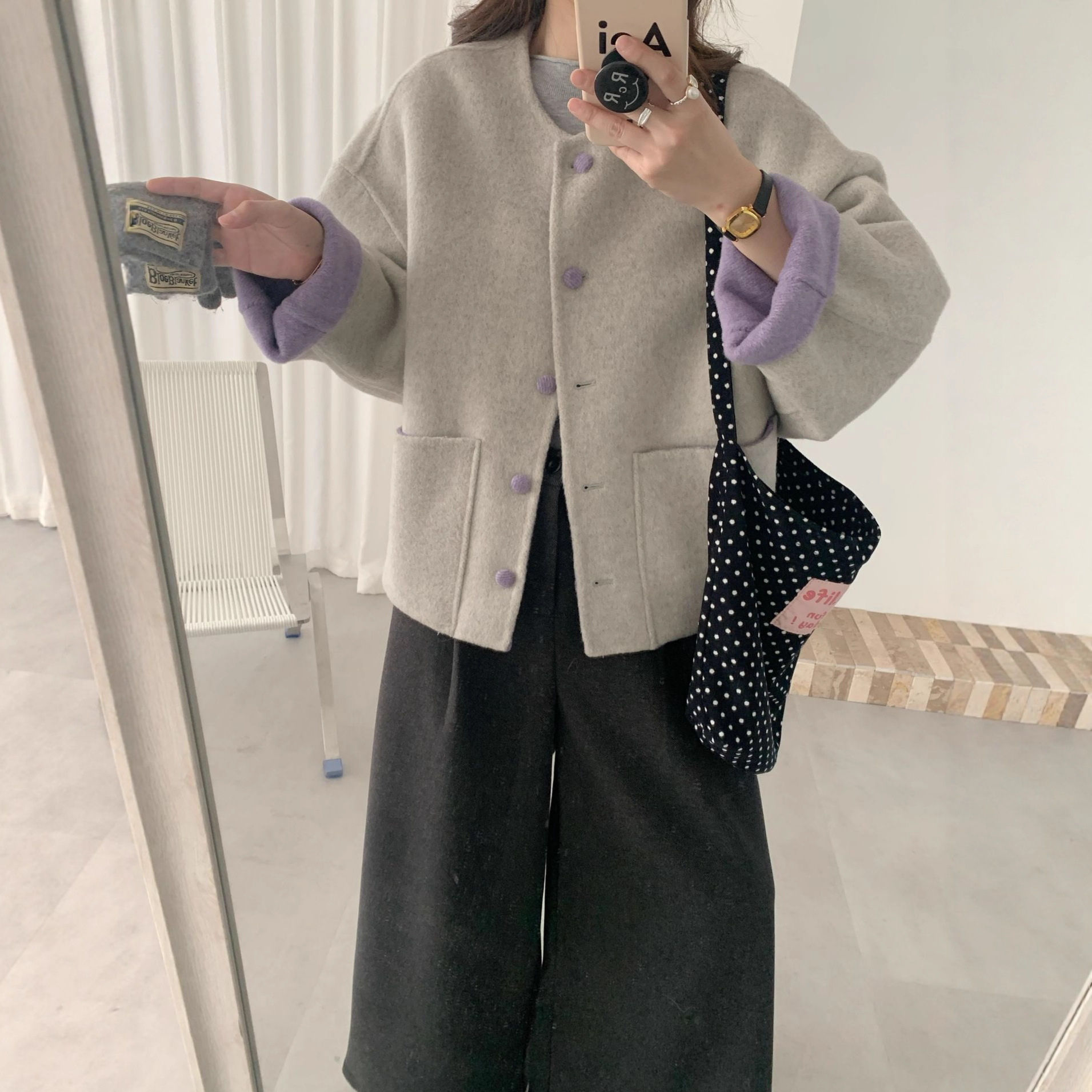 밝은 회색 보라색