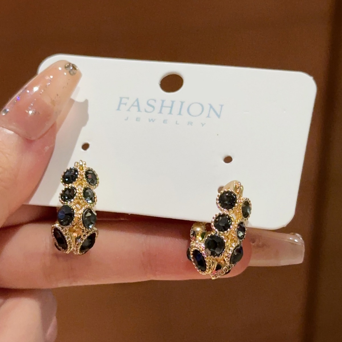 Pendientes de anillo de diamantes de imitación gris de diseño de nicho único y simple de Corea del Sur Pendientes de todo fósforo de temperamento