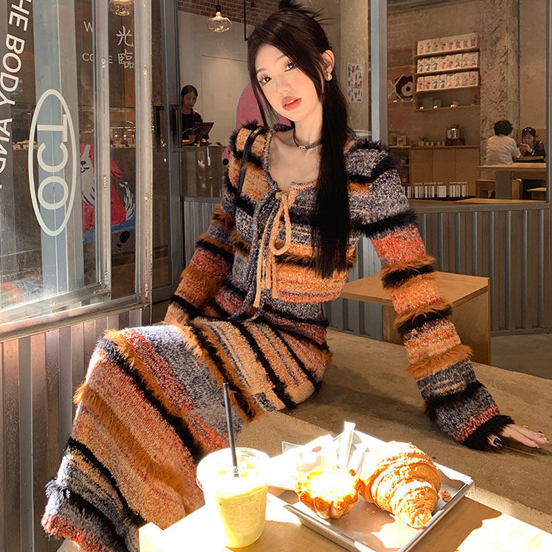 甘くてレトロな色のストライプのニットのスーツの女性の春秋のセーターのカーディガンの修身のガーターのワンピースの2つのセットの潮|undefined