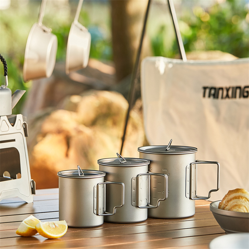 Taza Portátil de Titanio Plegable 750ml con Tapa para Camping y Exteriores
