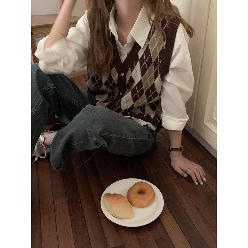 Huang Wei retro royal knit vest female 2021 autumn Korean version of the loose V-top sweater cardigan launched wear m8880