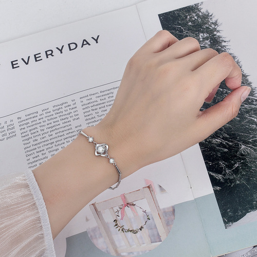 Lucky four-leaf clover necklace pendant set for women, summer couple bracelet, cute and elegant blue leaf earrings