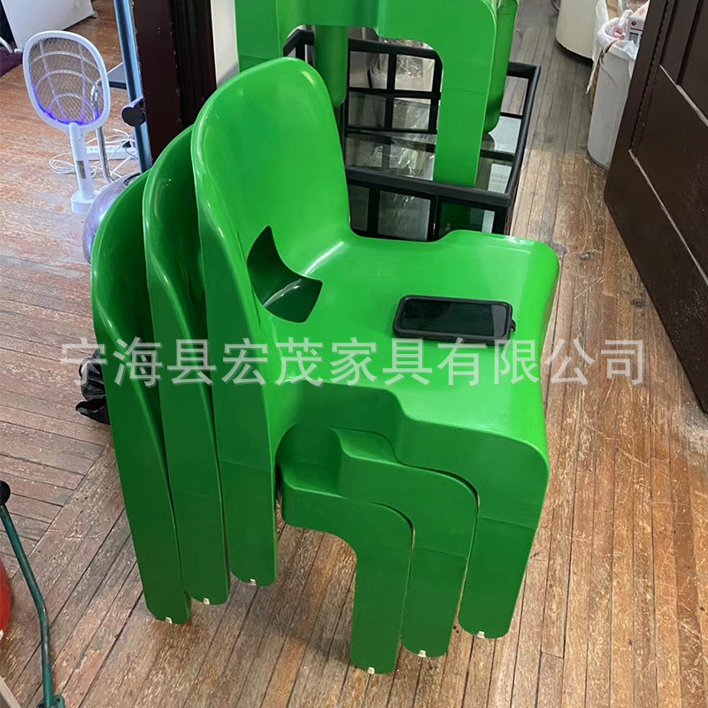 Middle -aged chair Nordic Wind Net Red Restaurant Plastic Chair Simple Coffee Shop Milk Tea Shop Re -engraving dining chairs