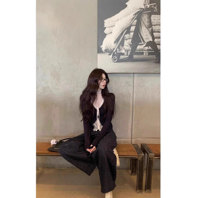 [Factory Ready Stock] Hot Girl Style Lace Splicing Strap Fake Two-Piece Contrasting Color T-Shirt Women's Spring Slimming Look Bottoming Shirt