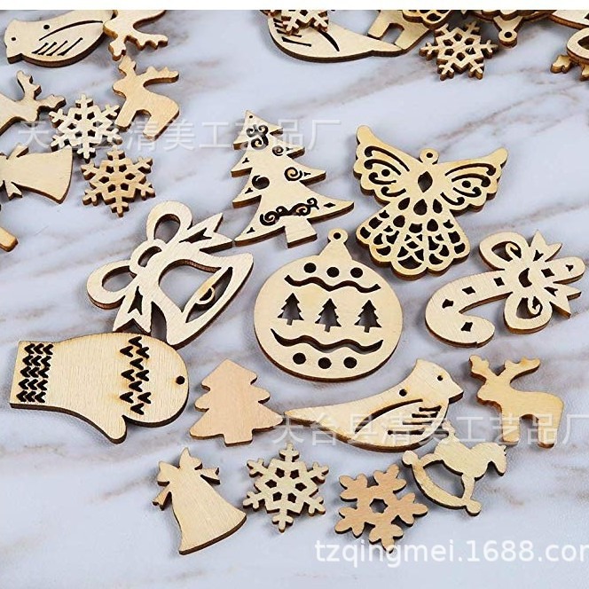 Colgante de Navidad hueco mezclado con botones de madera de bricolaje