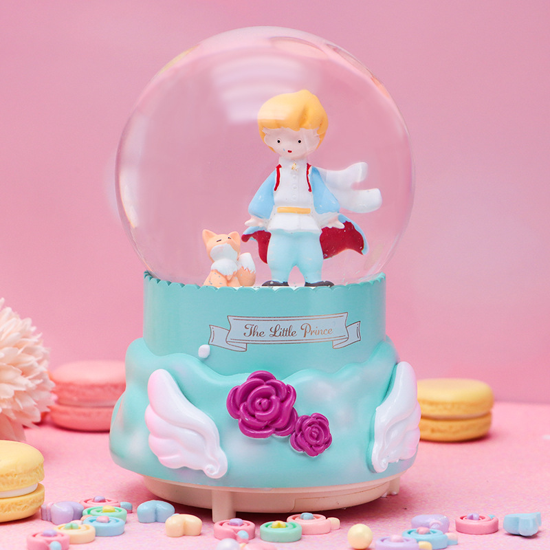 Linda campana tren azul gordo bola de cristal caja de música para niños y compañeros de clase regalo caja de música de nieve brillante