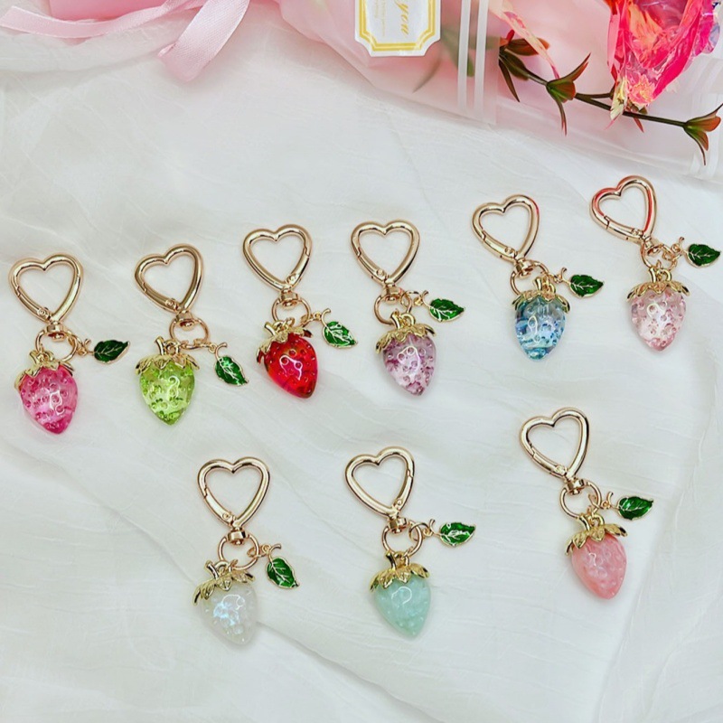 Fijación de bolsos de fresa llavero hermoso teñido colgante de fresa decoración colgante de bolsos de mujer accesorios pequeños colgantes frescos