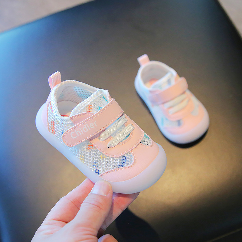 2024 nuevos zapatos para bebés primavera y otoño zapatos para niños pequeños de suela suave 1 1 1 2 años zapatos para niños y niñas zapatos blancos de malla hombres