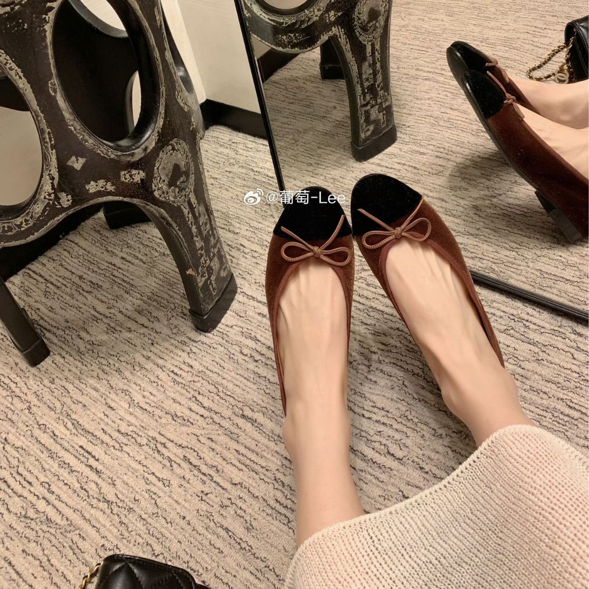 Versión de piel de oveja de la uva de la misma cabeza redonda clásica pequeña fragancia arco de terciopelo grueso tweed simple zapatos planos para mujeres