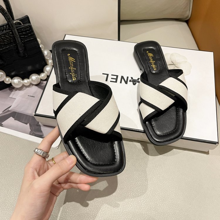 Summer new Korean version black and white flip-flops flat bottom soft bottom beach sandals sandals and slippers_voghion.com