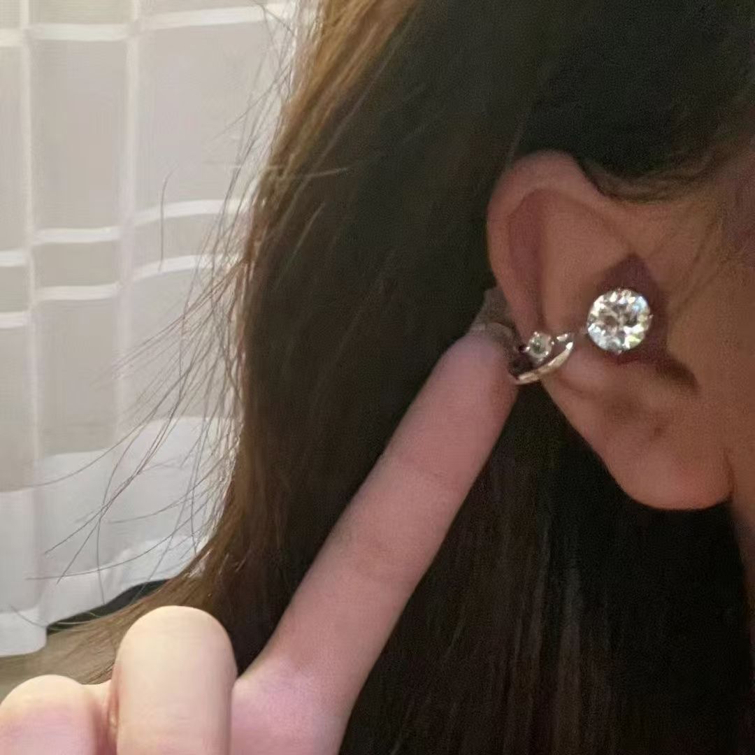 Lámpara pequeña ~ ultra-parpadeante zircón auricular clips nuevo nicho coreano diseño único viento frío universal indolor clips