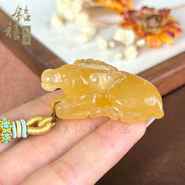 天然黄龙玉12生肖立体马上有钱本命年平安12生肖吊坠饰品厂家批发