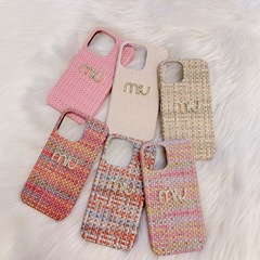 新しいファッションブランドの編み物の紋様はリンゴの16promaxの携帯の箱のiPhone13の女性のタイプの15半包みの16plusを適用します。