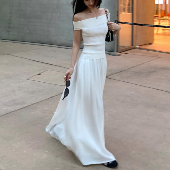 8063 Summer New French Style Sweet Off-Shoulder Camisole with Camellia Hollow Slim Knit Sweater