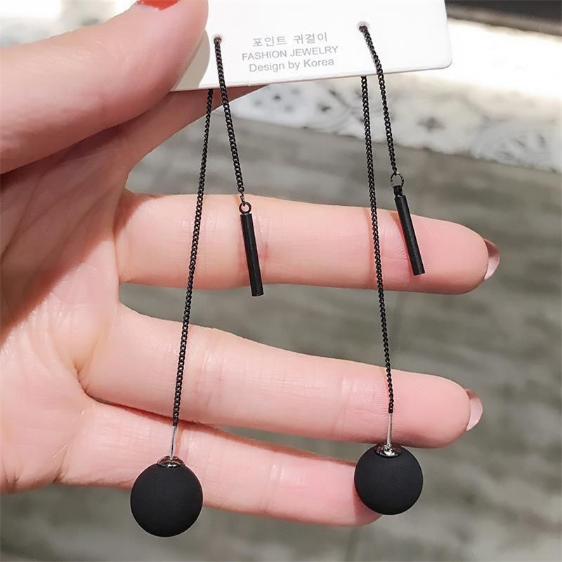 The new 925 versatile long frosted pearl tassel ear line is fashionable and personalized, with black ball studs and the same earrings