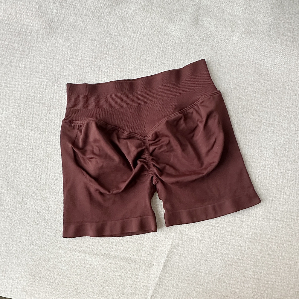 коричневый