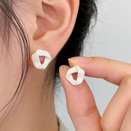 项链;耳钉;手链