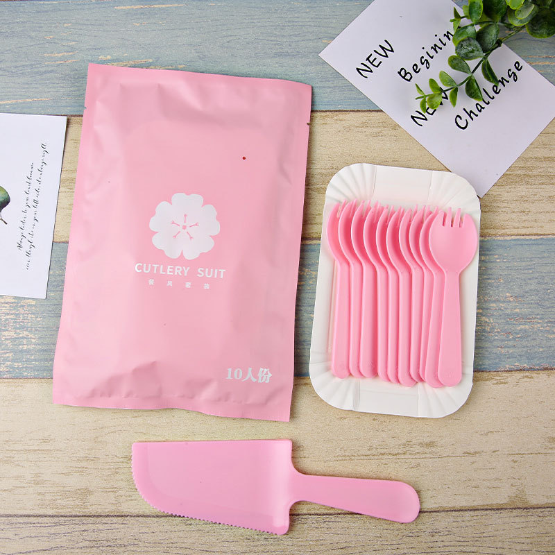 파우더백, 트레이 10개, 포크 10개, 칼 33세트