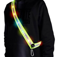 USB���ҹ�ܰl��玧�W¶�I�􎧵�ɽ����ʘ�ӭ�eLED�l���߅�玧