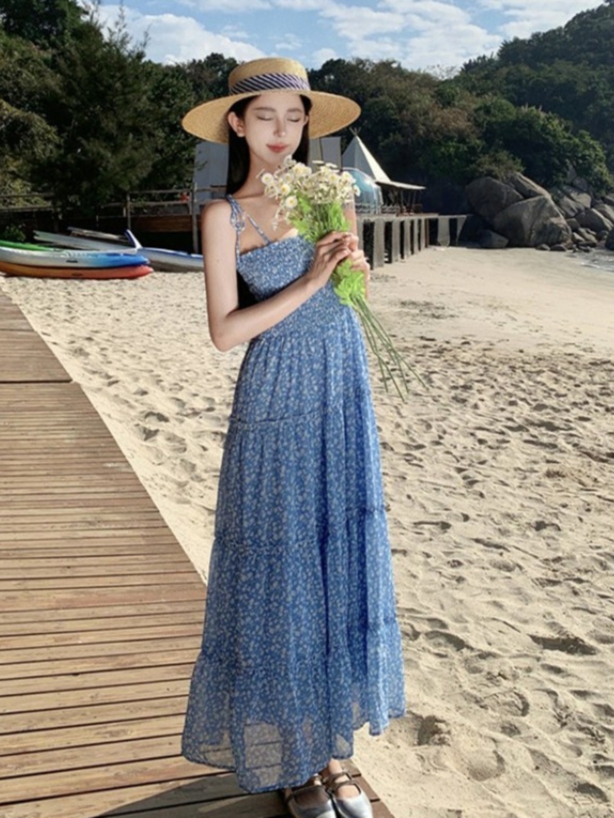 雪纺蓝色碎花气质仙女蛋糕裙法式吊带连衣裙抹胸海边度假三亚旅游