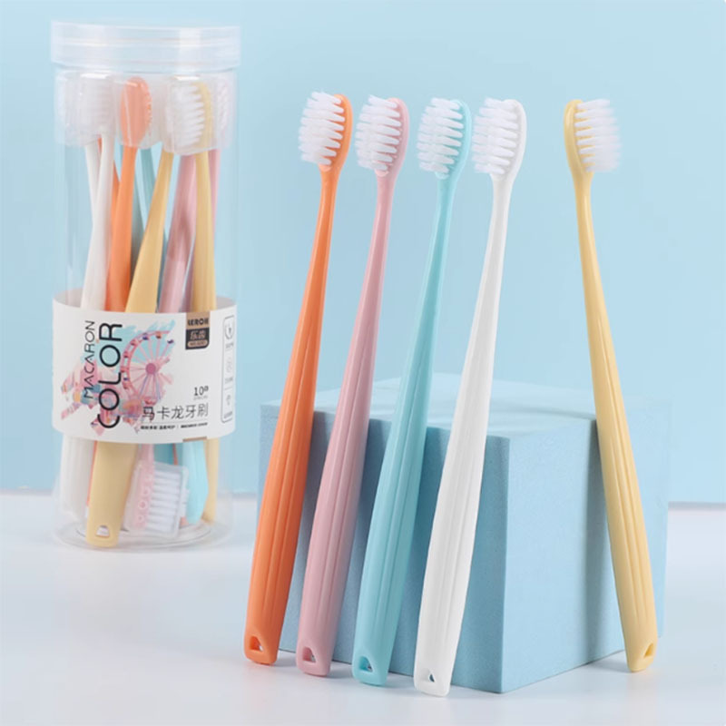 柔らかい毛の小さなヘッドの歯ブラシ 10 個入りバレル、卸売キャンディーカラーのデパートの屋台の供給、大人と若者向けの特別なメーカー|undefined
