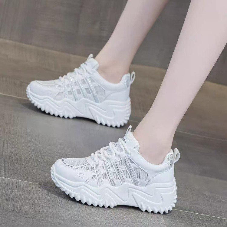 Nuevos zapatos deportivos casuales de mujer 2026, zapatos de verano de una sola red, zapatos de padre de diamantes para mujeres con suela gruesa y ligera y transpirable