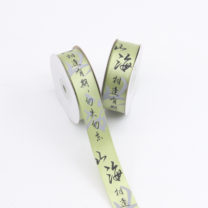 2,5 cm verde oscuro montañas y mares se encuentran