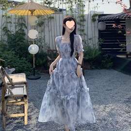复古方领碎花连衣裙女夏季2026新款超仙森系收腰显瘦木耳边长裙子