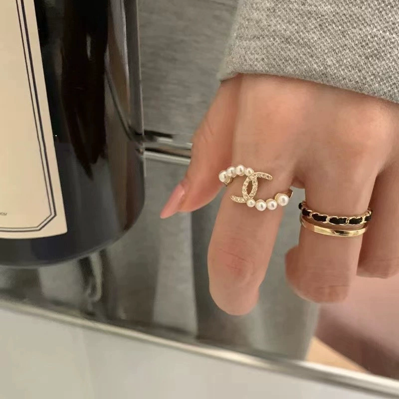 Кольцо, универсальный размер, цирконий, стиль легкой роскоши, стиль Chanel