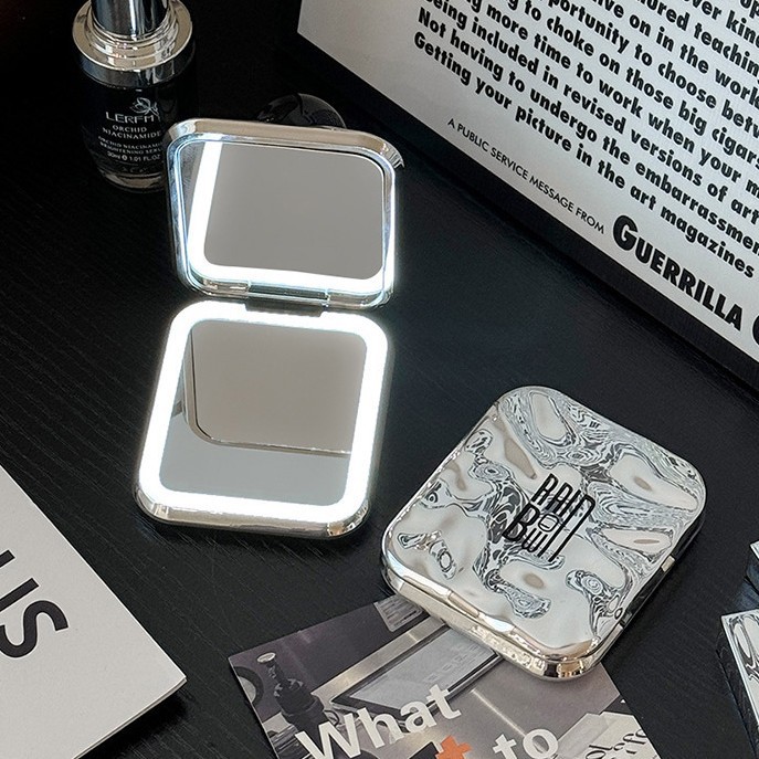 Espejo de maquillaje portátil, pequeño espejo de salida, mini espejo plegable de escritorio de vestuario doméstico