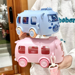 子供ストローカップかわいい水筒携帯学生転倒防止カップ赤ちゃんバス車カップ学校専用