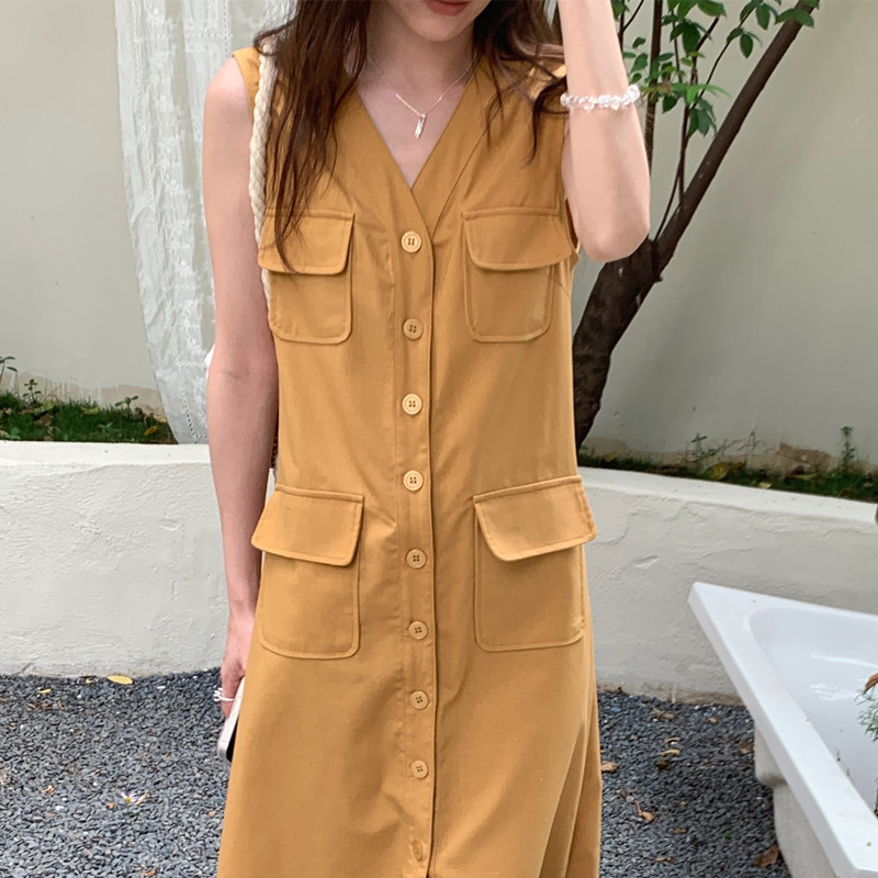 French-Style Retro V-Neck Sleeveless Single-Breasted Buttoned Workwear Dress with a Cinched Waist for a Slimming Effect