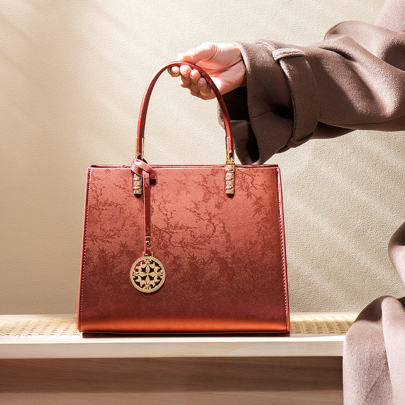 2025 Chinese Embroidered Red Bag Women's New Chinese Bride Wedding Bag Gift Middle-aged Cheongsam Bag Fashion Mother Bag 2025 Chinese Embroidered Red Bag Women's New Chinese Bride Wedding Bag Gift Middle-aged Cheongsam Bag Fashion Mother Bag