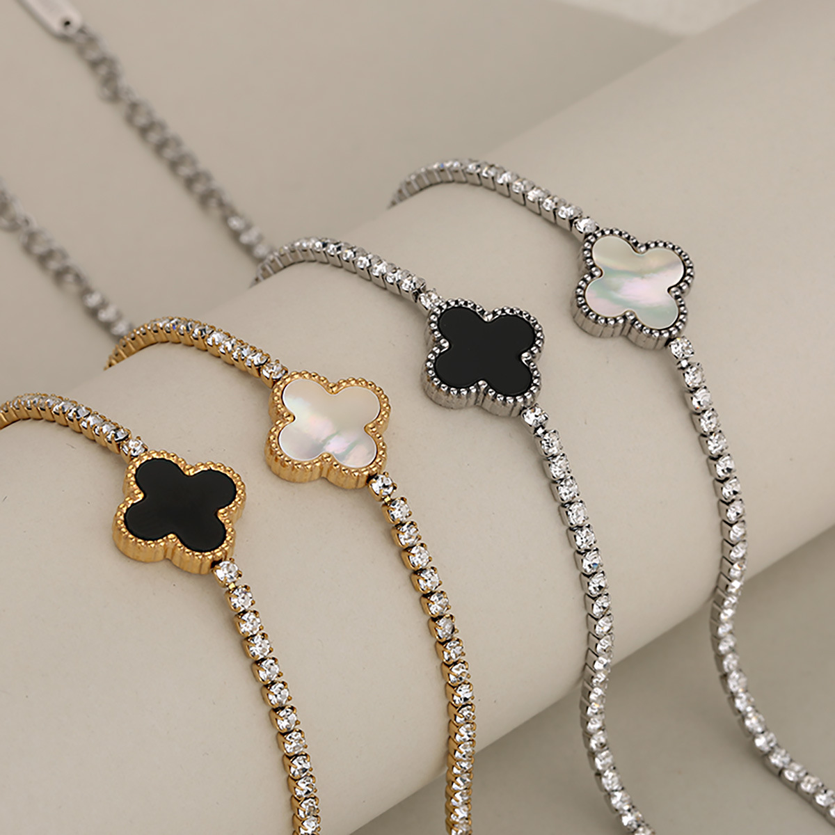 Prabangi vyriška apyrankė su dobilo lapais ir deimantais_voghion.com