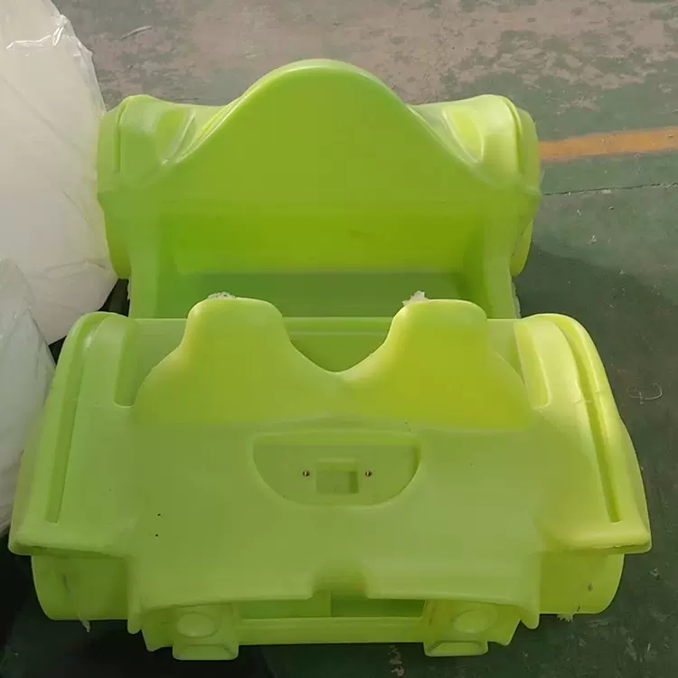 滚塑加工广场游乐车外壳生产碰碰车车PE儿童户外防撞电动拼接