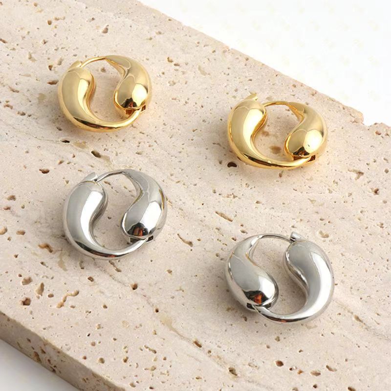 1 Pair Simple Style Water Droplets Solid Color Plating Copper 18k Gold Plated Hoop Earrings display picture 1