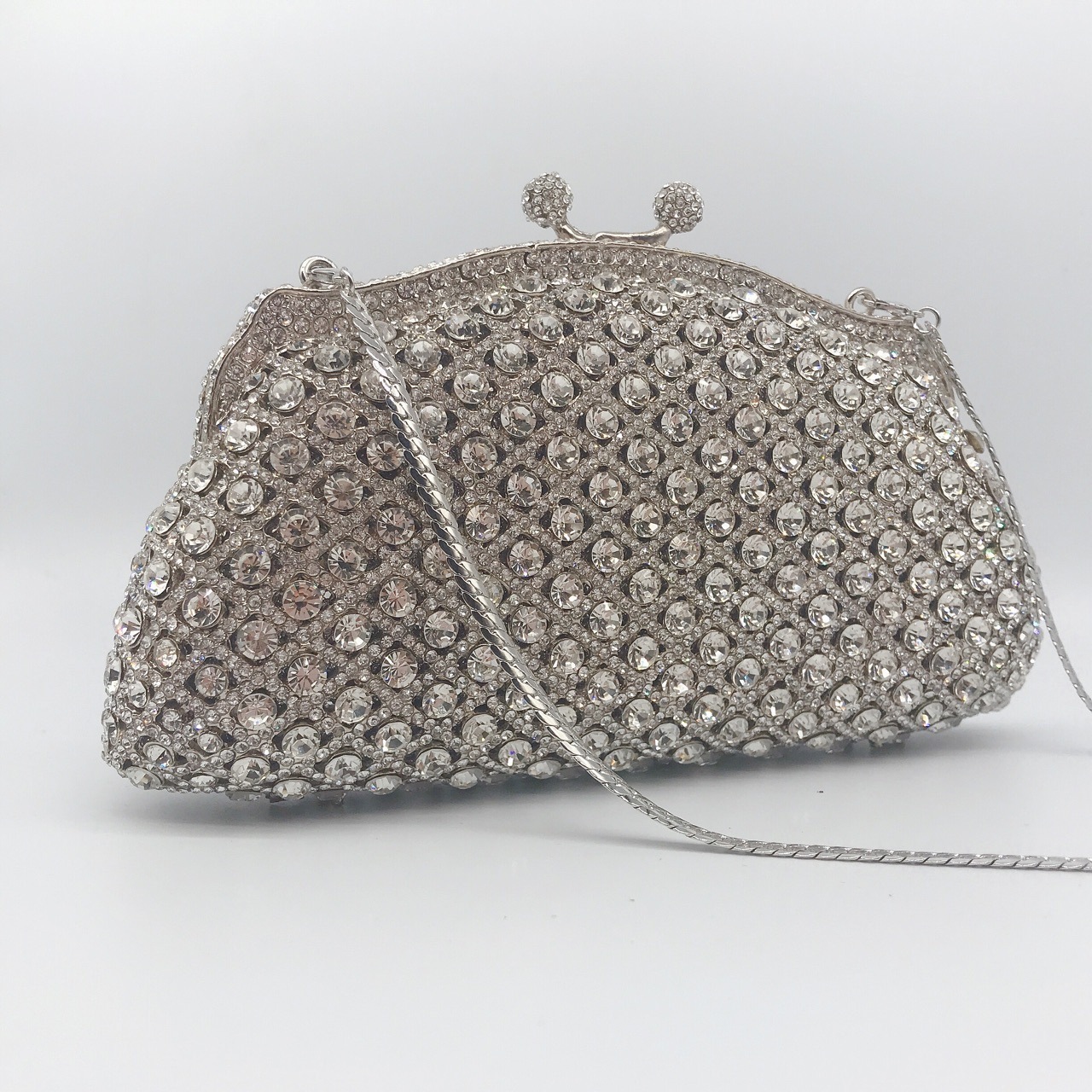 Bolsa de cena con diamantes transfronterizos no vacío caja dura de metal bolso de diamantes vestido de banquete bolso de mano bolso de mujer bolso de cadena