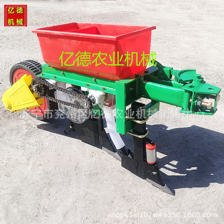 手扶车微耕机配套花生玉米大豆精播机两行施肥播种多用机效果好