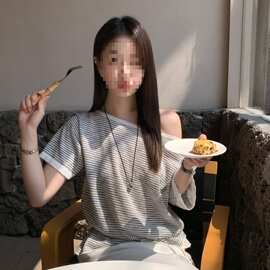 韩系不规则斜肩条纹短袖恤女夏季宽松露肩上衣女