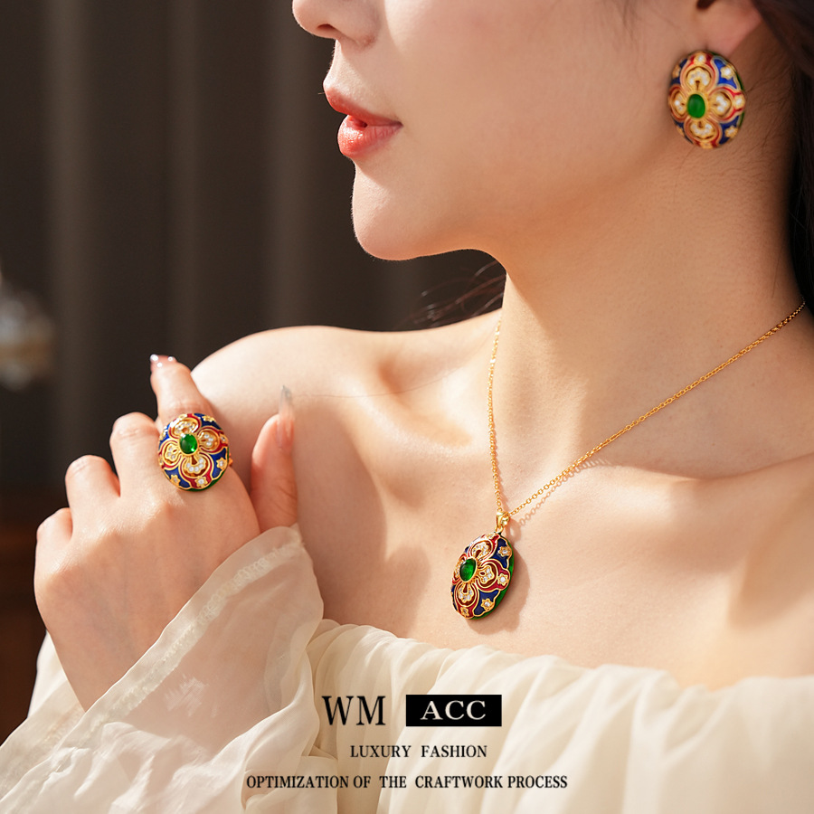 Conjunto de joyería vintage medieval Pendientes ovalados de circón de color chapado en oro real Collar de anillo de sentido avanzado