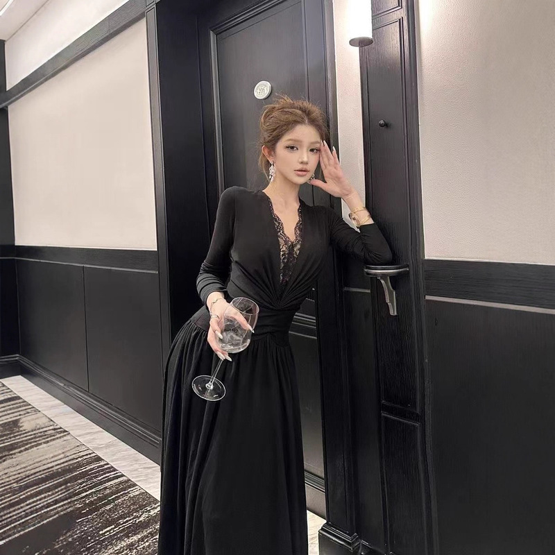 French Retro Lace Splicing V Neck Long-Sleeved Dress for Women 2025 Autumn and Winter New Sexy Slimming Look Hip Skirt French Retro Lace Splicing V Neck Long-Sleeved Dress for Women 2025 Autumn and Winter New Sexy Slimming Look Hip Skirt