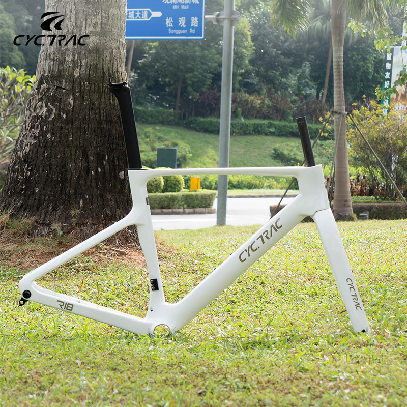 Cyctrac R18 Carbon Fiber Frame Road Bike Including Front and Rear Thru-Axles and Front Fork