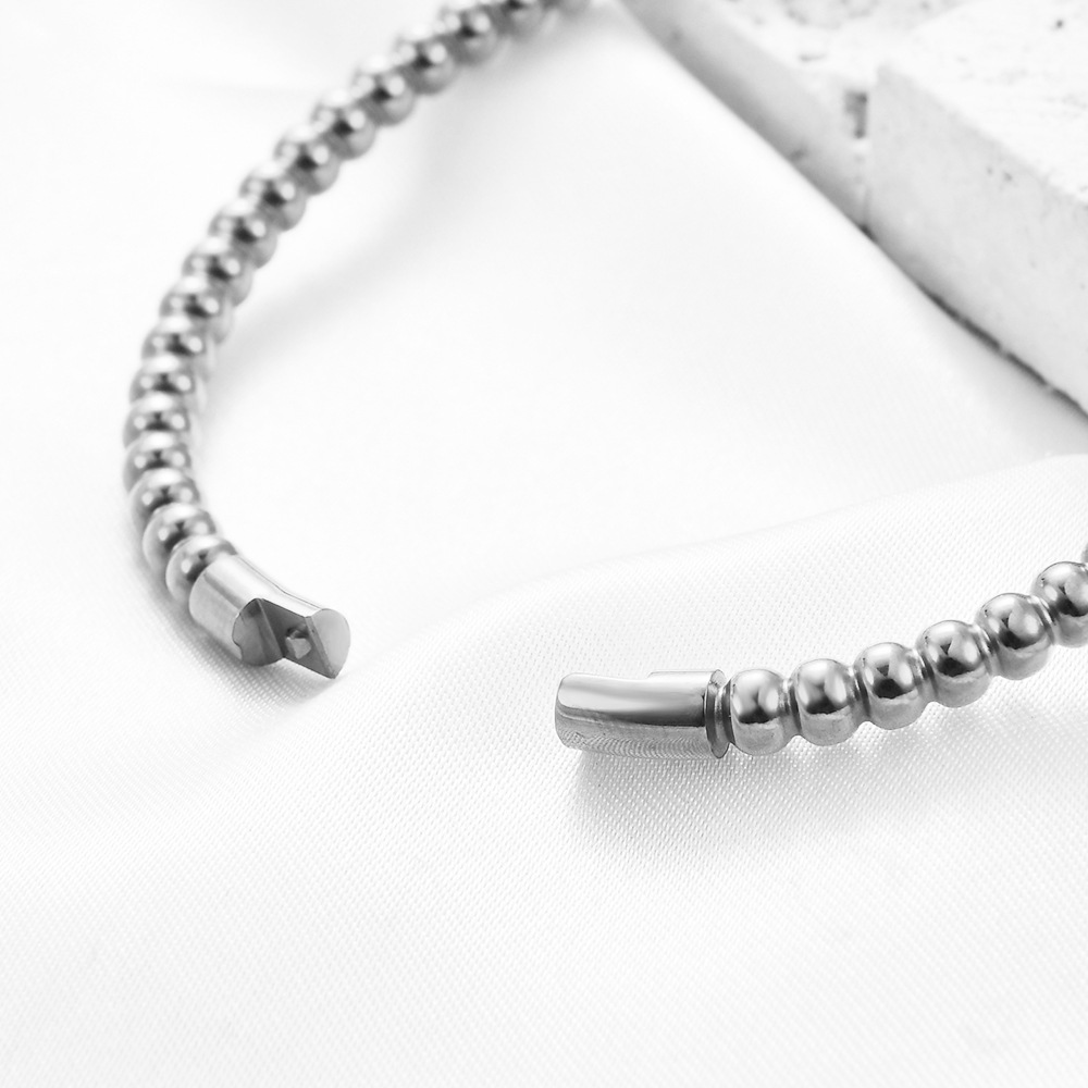 Minimalistisk guldfarvet bambu armbånd i rustfrit stål_voghion.com