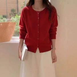 女式衬衫;半身裙;女式T恤