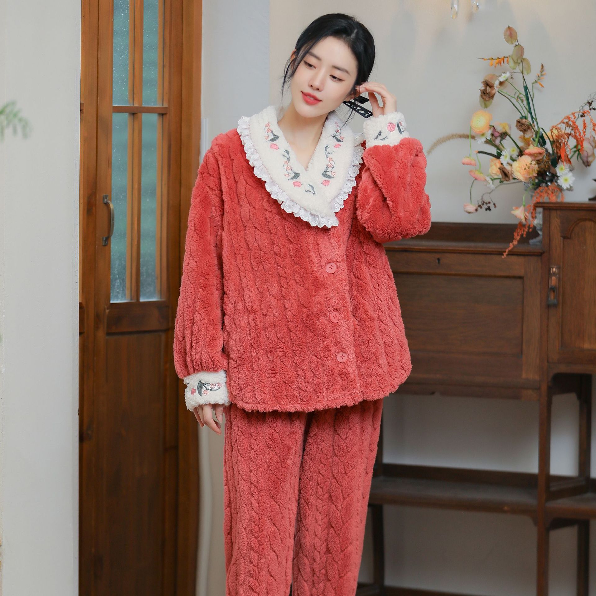 现货新中式国风睡衣女士秋冬珊瑚绒加绒加厚甜美可爱家居服套装