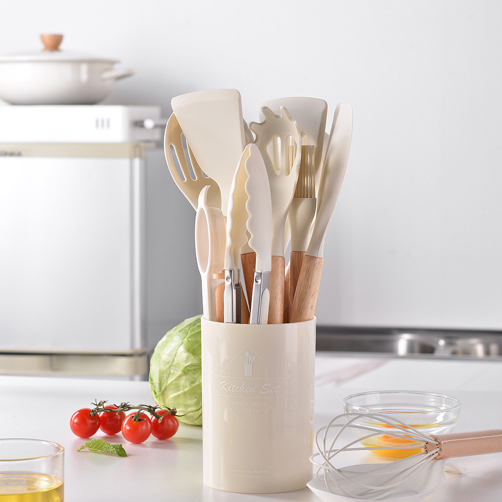 Juego de utensilios de cocina de silicona de doce piezas con mango de madera de color