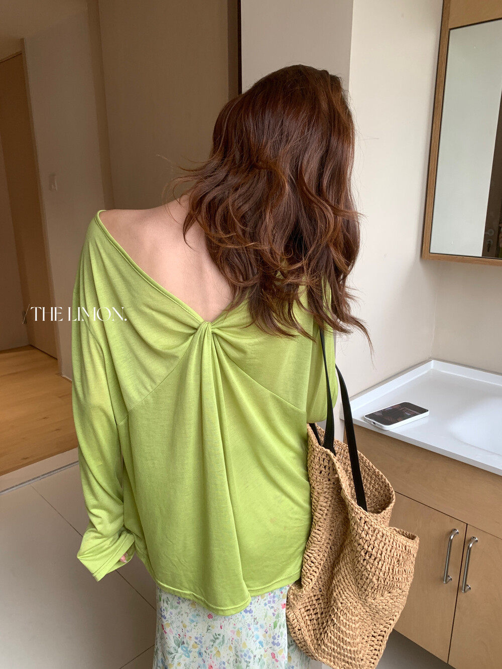 Áo thun nữ tay dài cổ V thiết kế xoắn nút, mặc hai kiểu, chống nắng, form rộng suông — màu hồng, màu cam, màu trắng, xanh lá cây chi tiết 14
