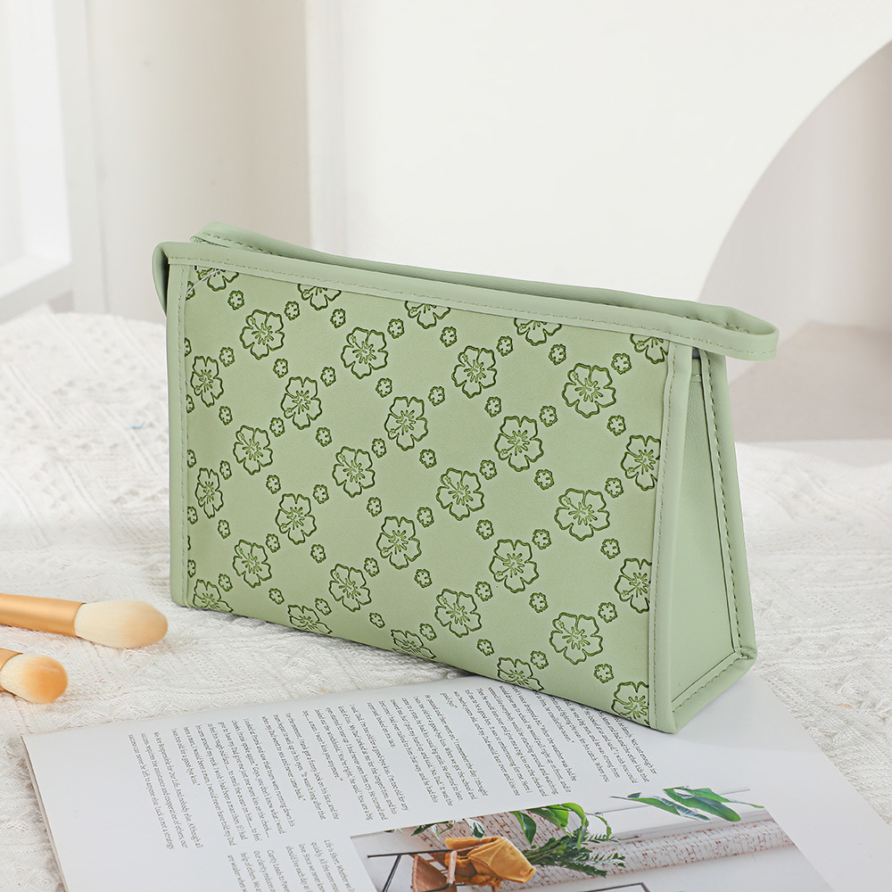 X-152 milk green length 24* width 7* height 16CM 95g