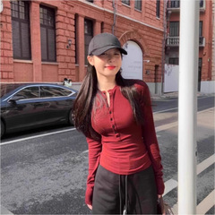 美式辣妹半开领本命红色显白T恤女内搭打底衫V领修身显瘦长袖上衣