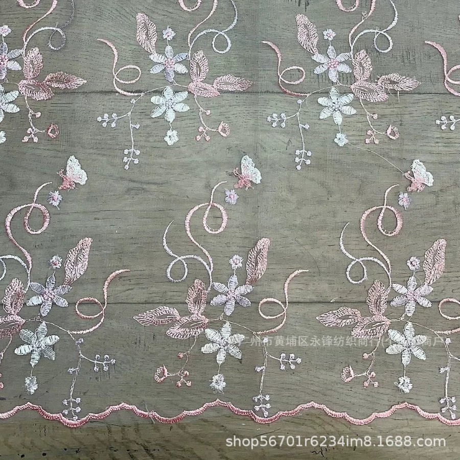Прямые поставки с фабрики: классические ткани для детской и женской одежды с вышивкой в виде маленьких цветков сливы для весны и лета.